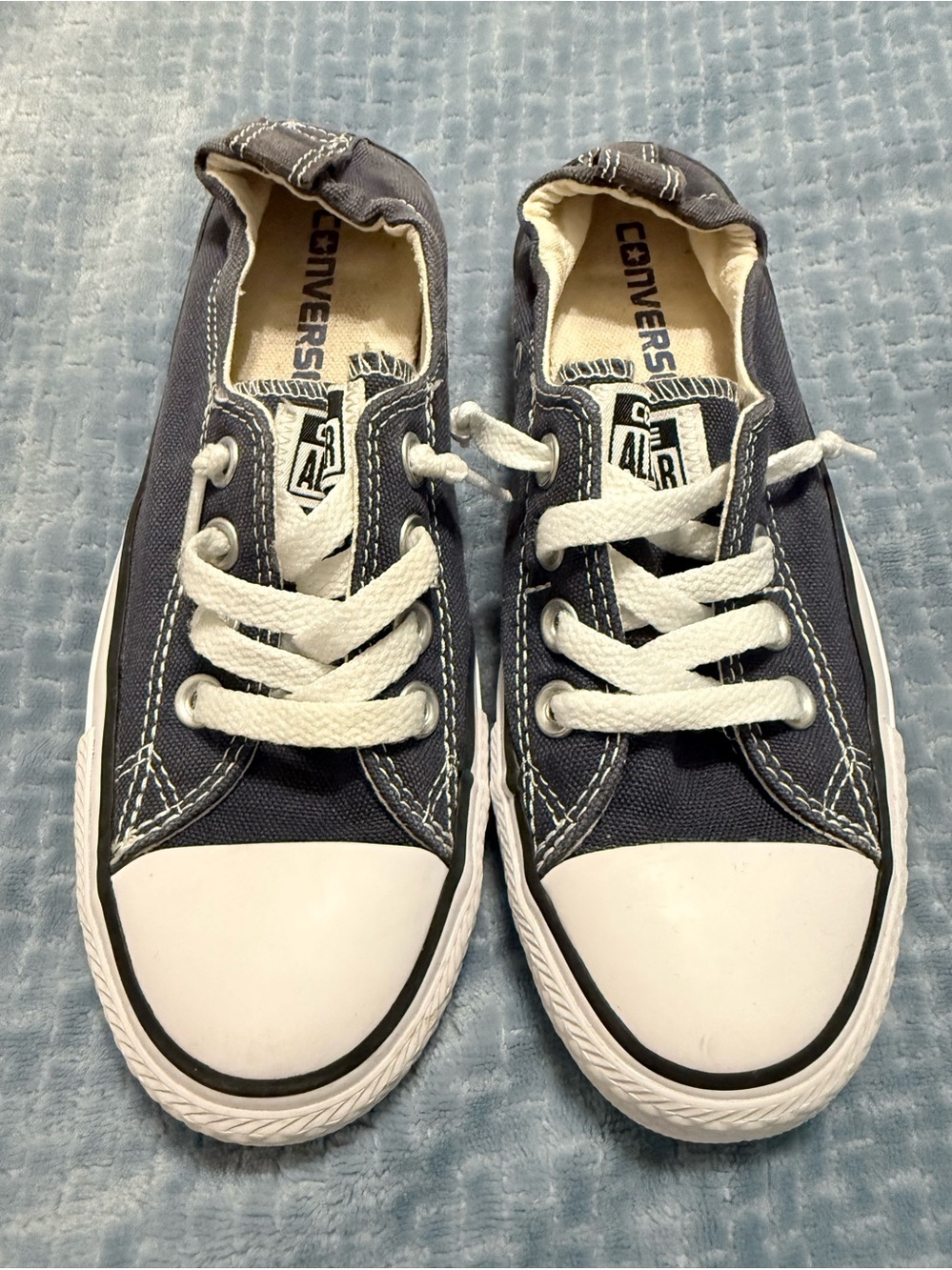 Converse Low Top Sneakers - Navy and White size 5 EUC